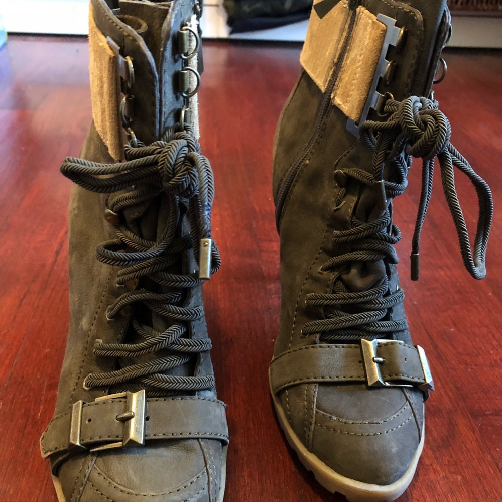 Size 9 Rachael Roy boots